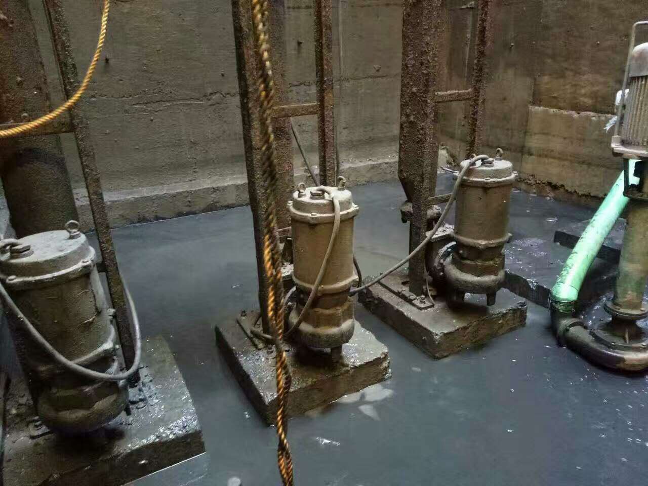 银州污水池清理